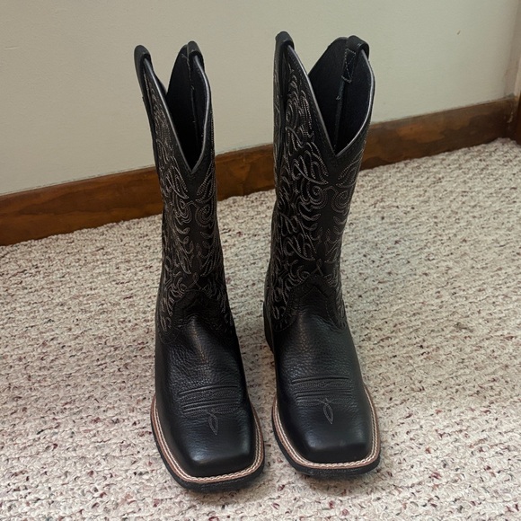 Ariat Shoes - Ariat Black Western Boots with Tan Stitching